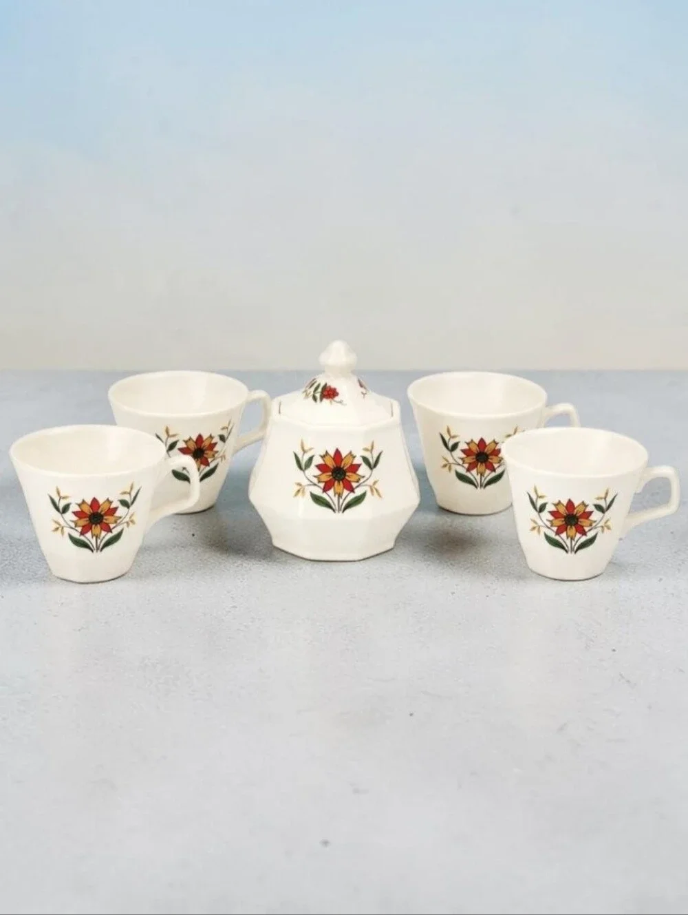 (Lot Of 5) Homer Laughlin Bayberry Floral Ironstone Pieces Sugar Bowl/Lid / Cups